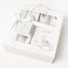 B03488: White 4 Piece Luxury Boxed Gift Set (NB-6 Months)